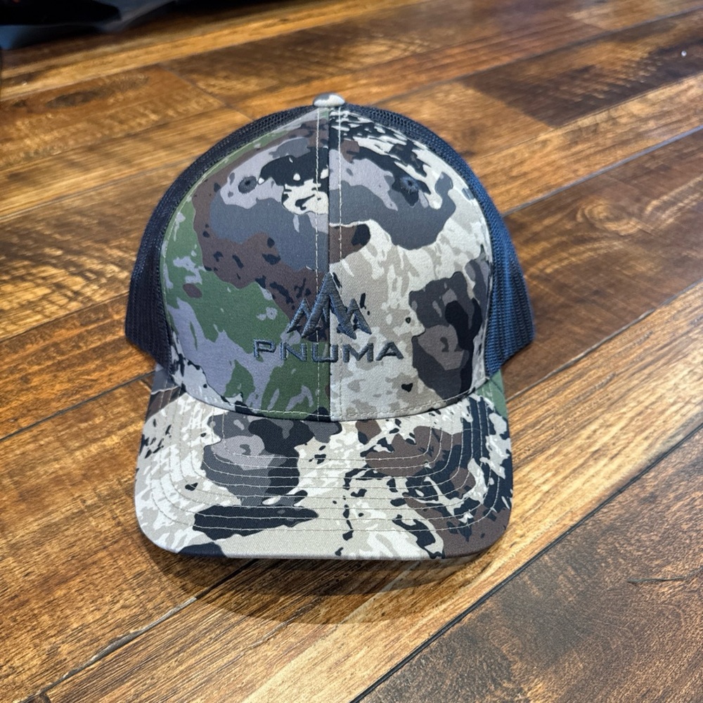 PNUMA OUTDOORS
PNUMA LOGO TRUCKER CAP